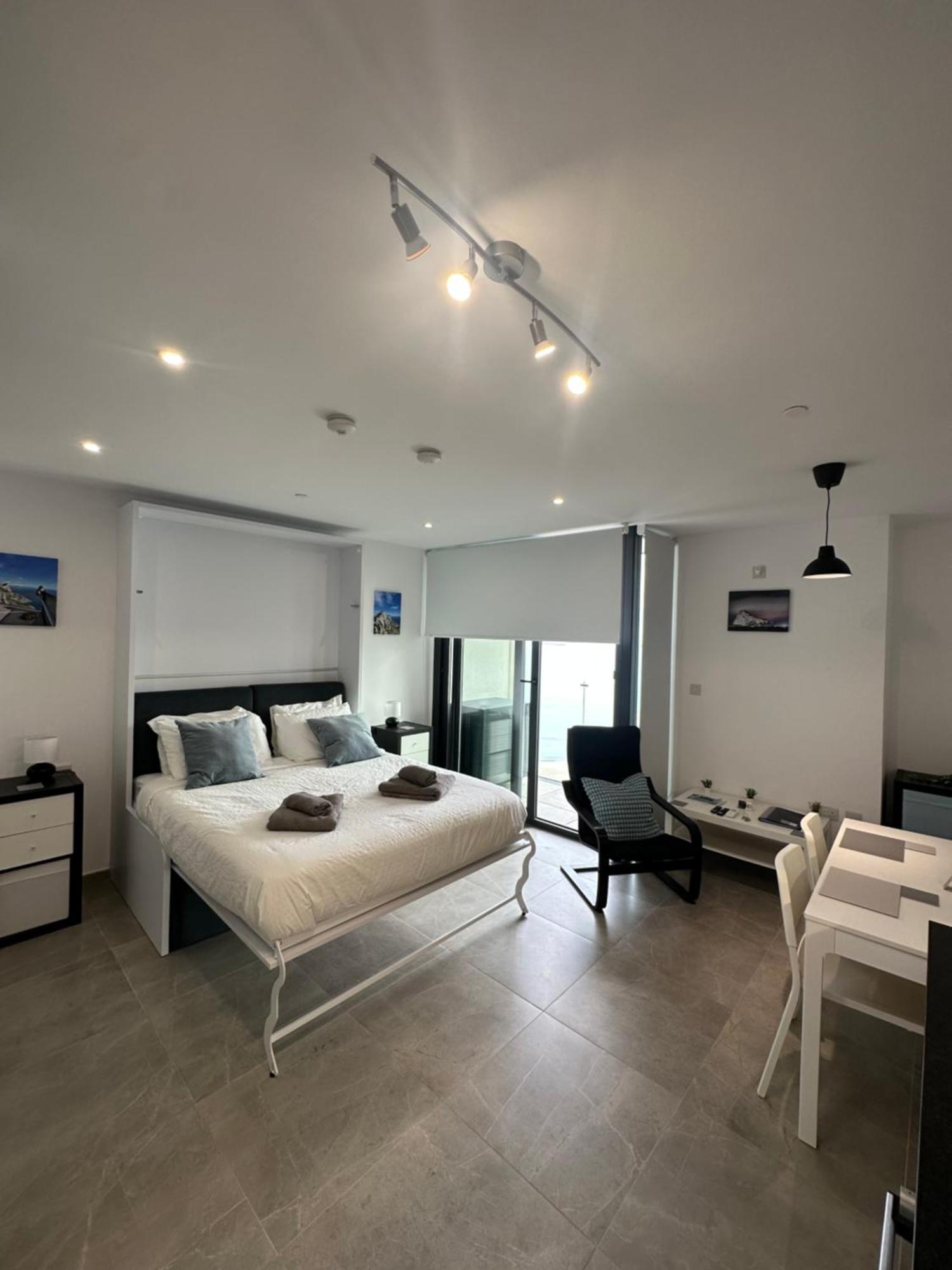 E1 Apartment High Level Sea View ジブラルタル エクステリア 写真